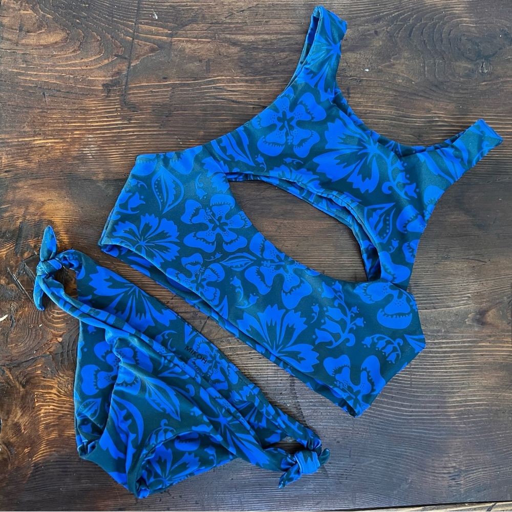 MIKOH bikini in luau iris NWOT